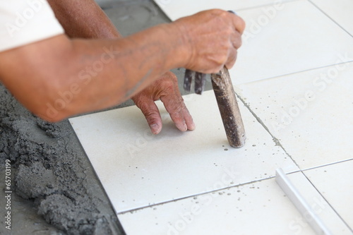 Obraz na płótnie floor tile installation for house building w salonie