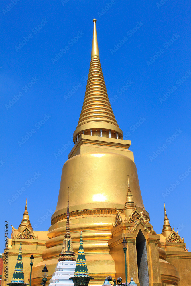 Thai golden pagoda
