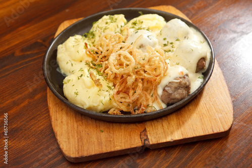 potatoes with meatballs