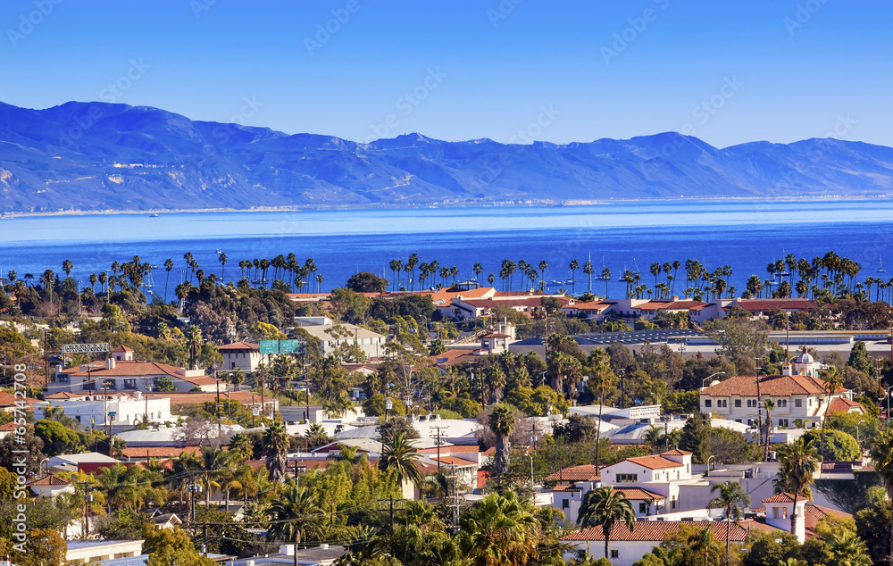 Obraz premium Budynki Linia brzegowa Pacyfiku Santa Barbara w Kalifornii