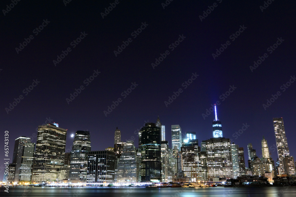 Fototapeta premium Manhattan Skyline At Night, Nowy Jork