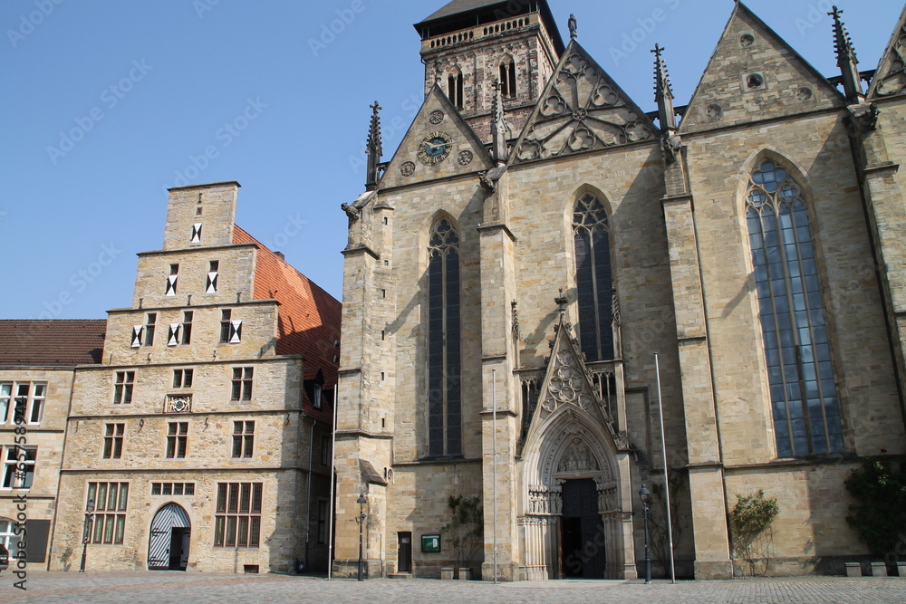 Die Marienkirche und das Standesamt