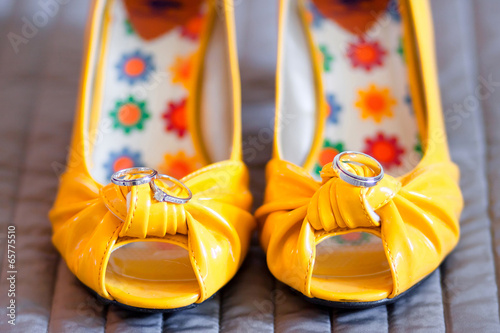 Chaussures de mariée et alliances