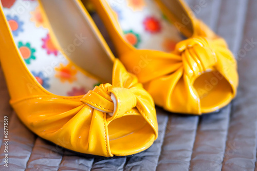 Chaussures jaunes
