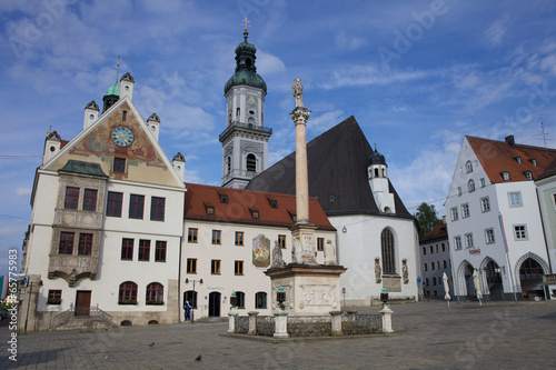 Freising - Marienplatz mit Rathaus und Mariensäule