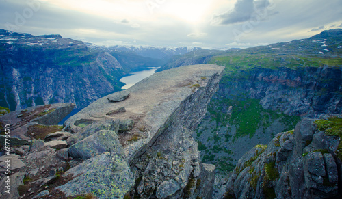 A vibrant picture of the mountain route to famous norwegian hiki