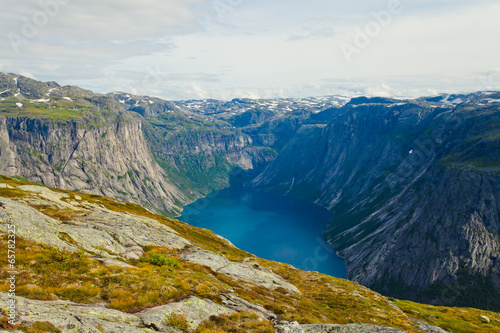 Fototapeta Naklejka Na Ścianę i Meble -  A vibrant picture of the mountain route to famous norwegian hiki