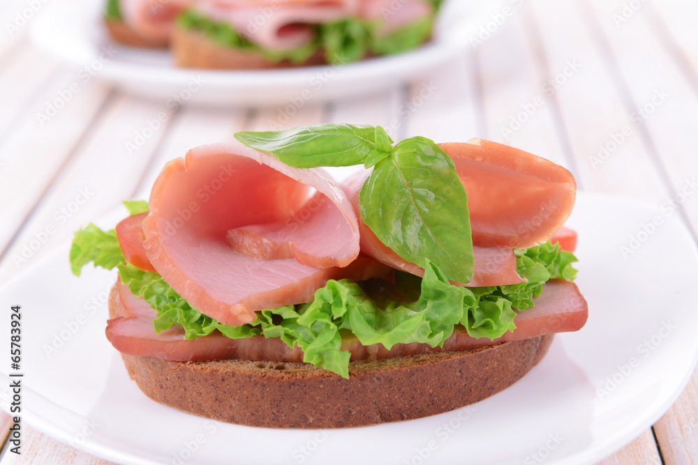 Delicious sandwich with lettuce and ham