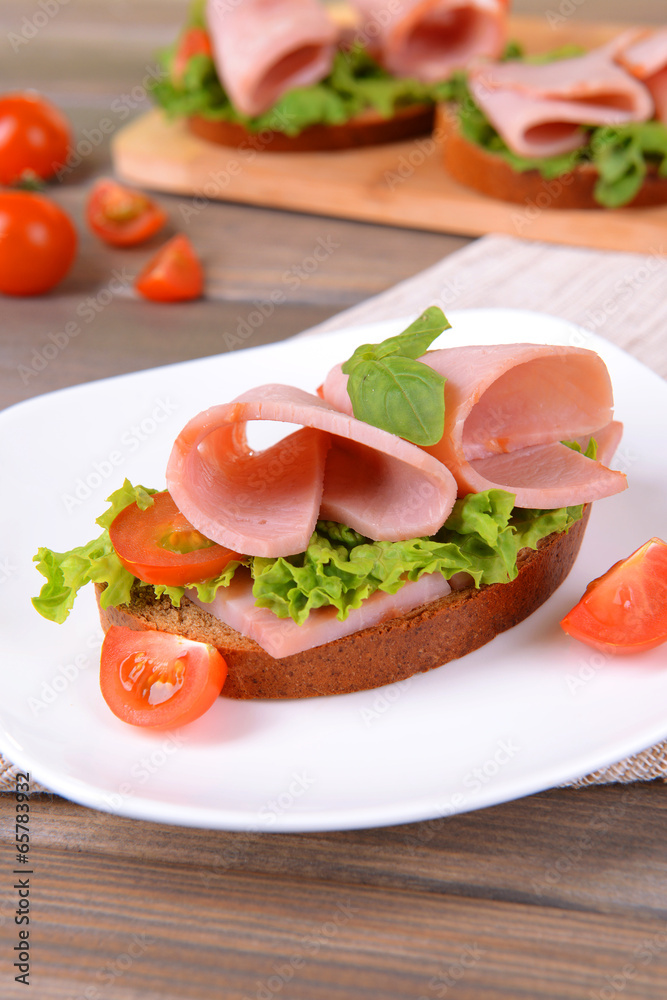 Delicious sandwich with lettuce and ham