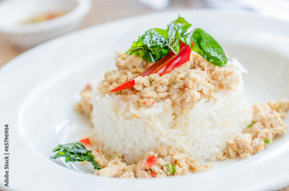 Spicy fried chicken with basil and rice