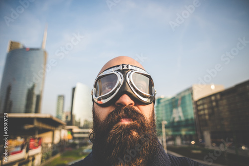 Papier peint bearded man with glasses aviator