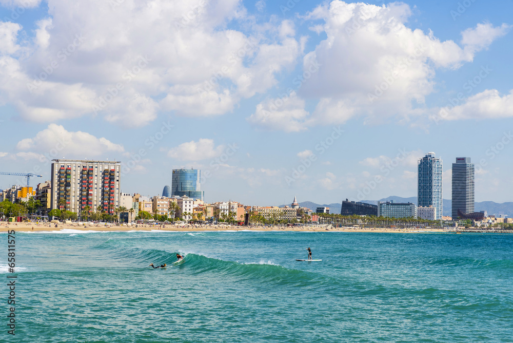 Naklejka premium Surferzy w Barcelonie