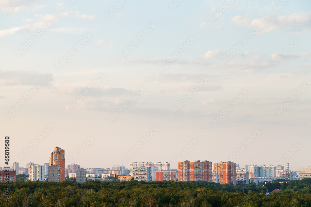 Fototapeta premium pink sunset over city street