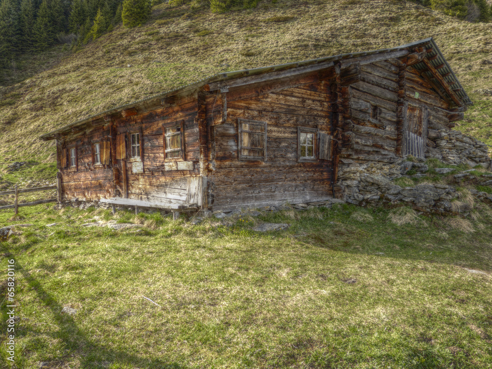 urige Almhütte in HDR urige Almhütte in HDR