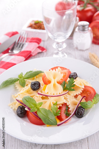 vegetable salad with pasta