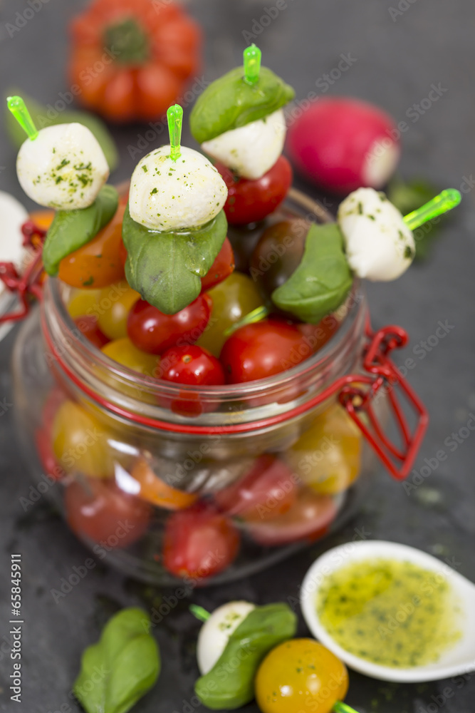 Tomate Mozzarella im Glas auf Spießen Stock Photo | Adobe Stock