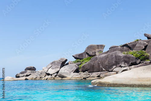 Similan Inseln mit Felsen und türkisem Meer