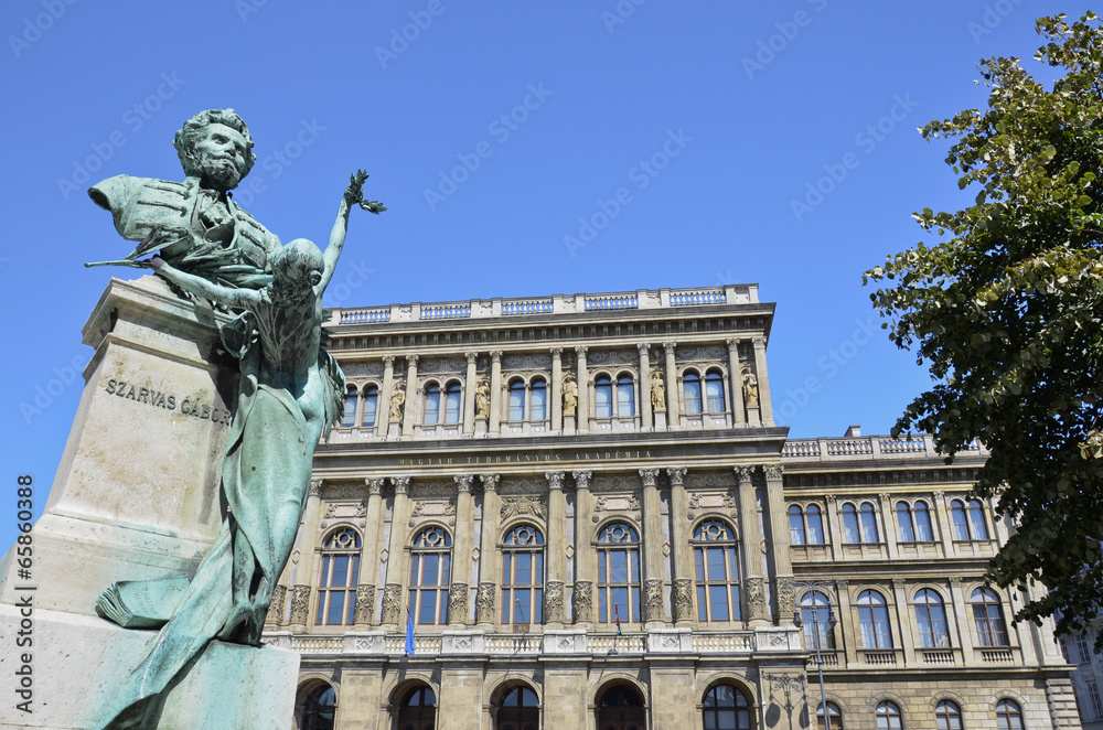 Fototapeta premium Szarvas Gábor e l'accademia della Scienza, Budapest. 2