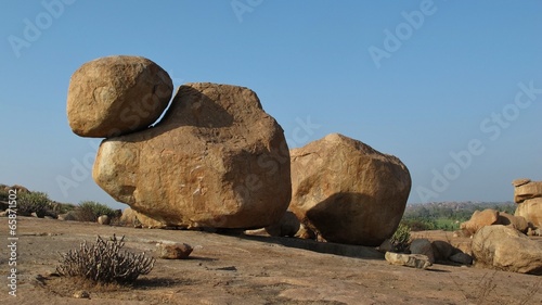 Beautiful big granite boulder in Hampi © u.perreten