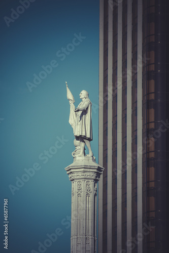 Monument Colon. In 1893 this plaza was named Plaza de Colon to c photo