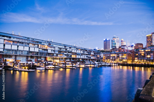 Obraz na płótnie evening modern Urban Apartment Building In Sydney, Australia w salonie