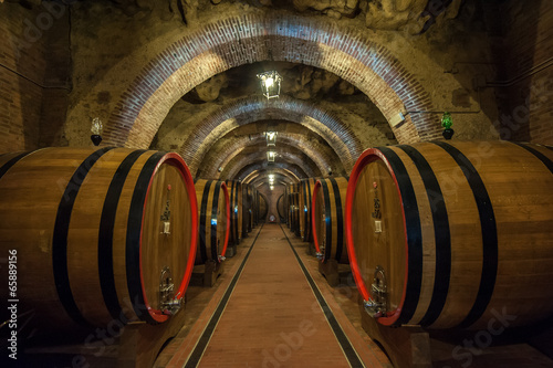 Fototapet Wine barrels (botti) in a Montepulciano cellar, Tuscany