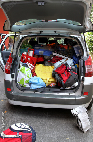 Fototapeta Naklejka Na Ścianę i Meble -  trunk full of luggage and bag of the family before leaving for v