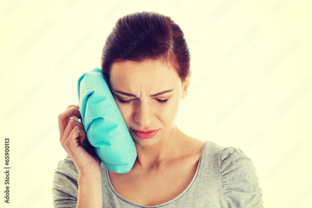 Naklejka premium Young casual woman having a toothache.