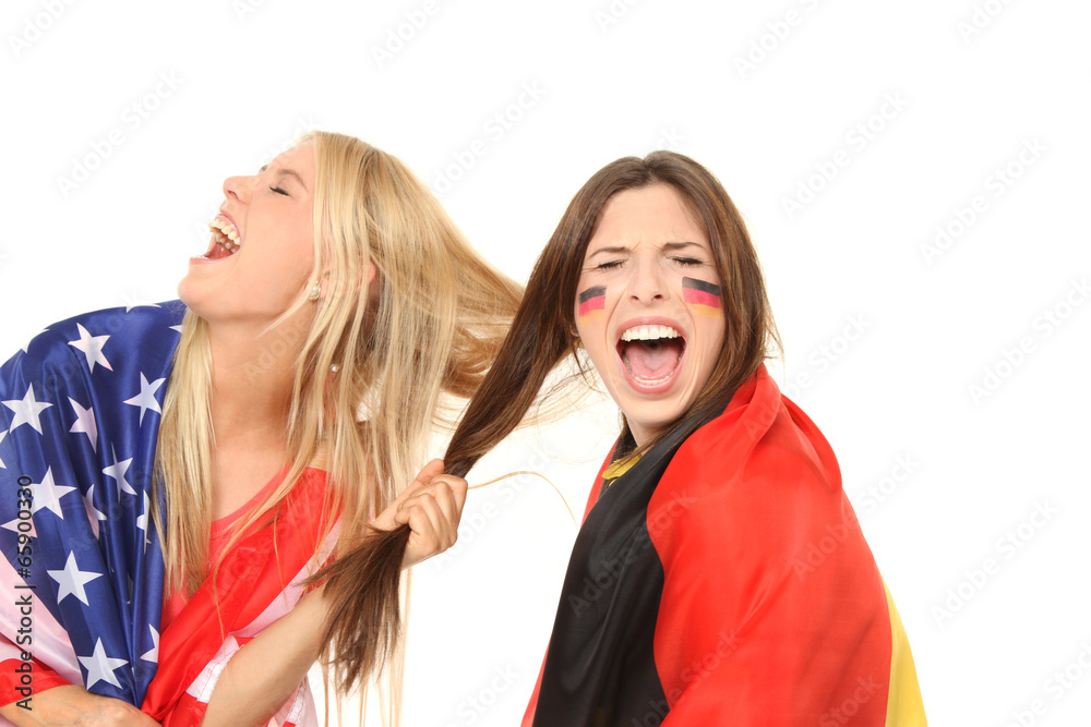 Fußballfans aus USA und Deutschland streiten sich Fußballfans aus USA und Deutschland streiten sich