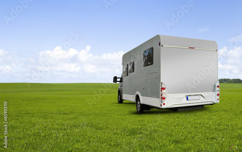 Reisemobilmobil auf der Wiese