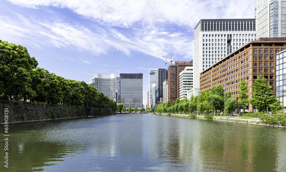 Imperial Palace lake in Tokyo, Japan Imperial Palace lake in Tokyo, Japan