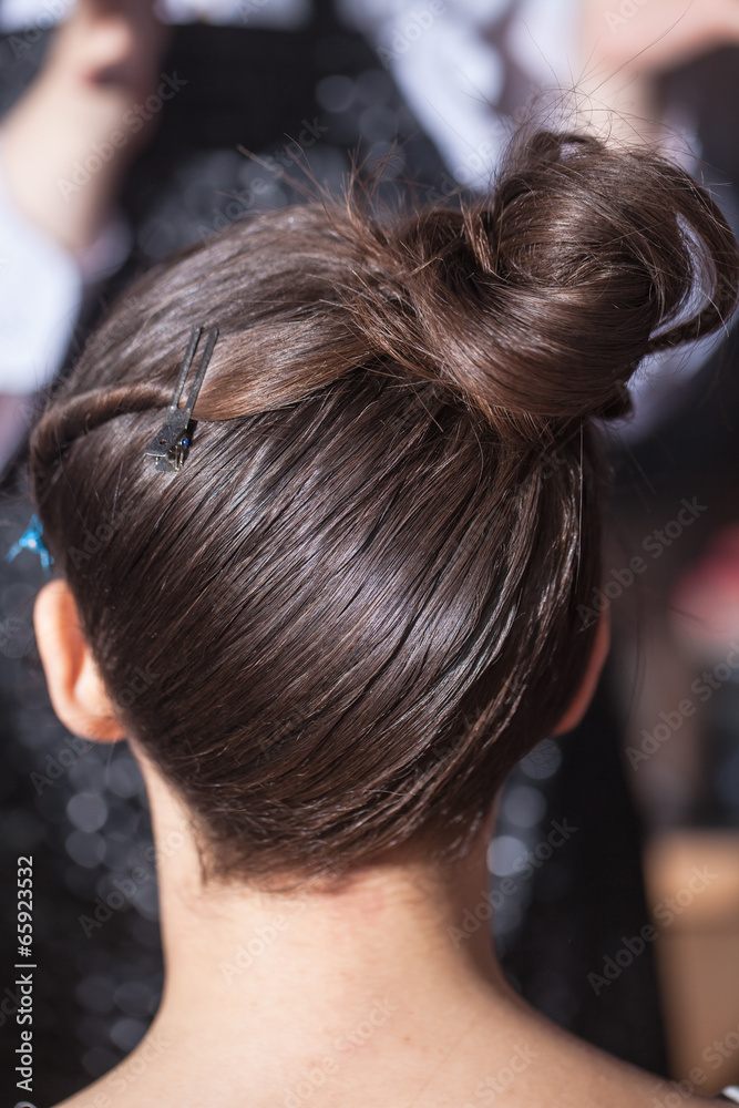 Fototapeta premium laying long hair in a stylish haircut in salon