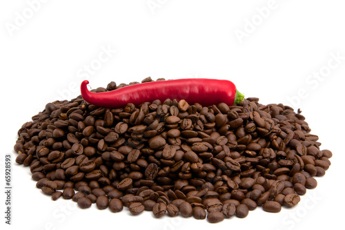 Kaffeebohnen und Chili