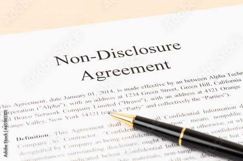 Fotografi Non disclosure agreement document with pen