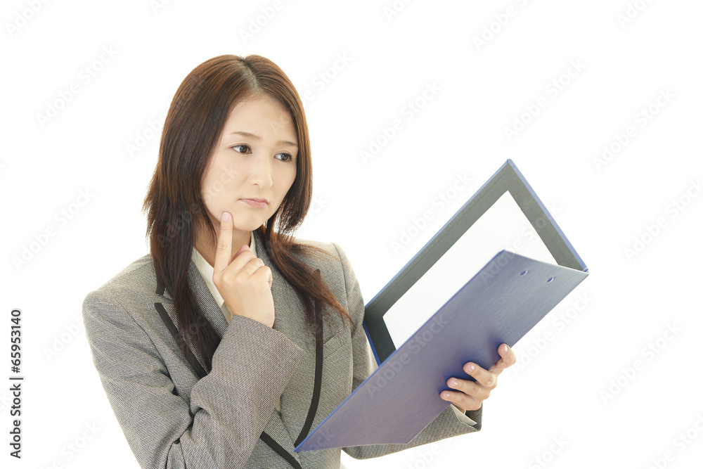 悩む女性 悩む女性
