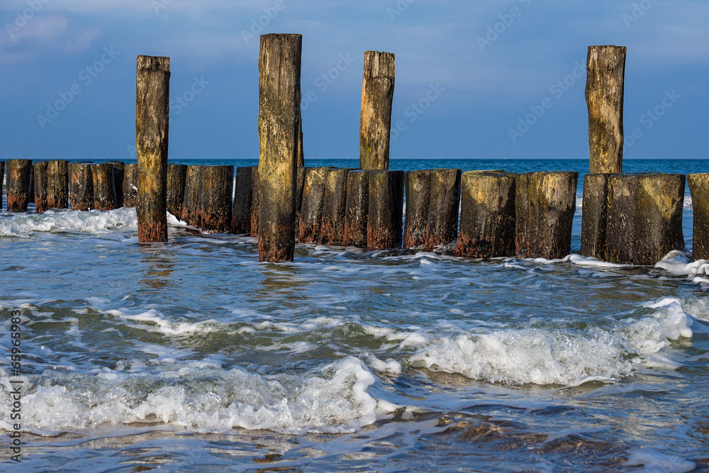 Eine Buhne an der Ostseeküste. Eine Buhne an der Ostseeküste.