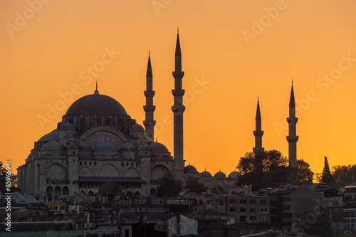 Moschee in Istanbul bei Sonnenuntergang.