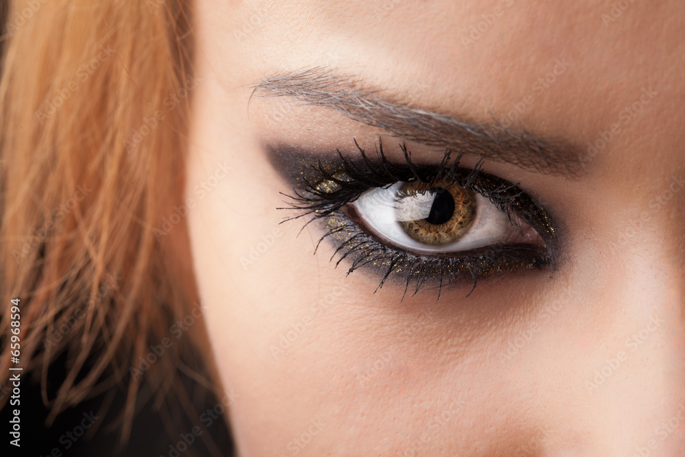 Obraz premium Portrait of a pretty girl close up eye