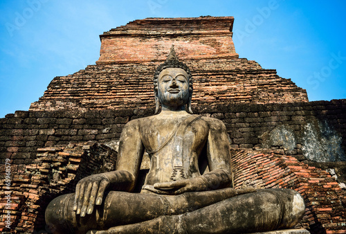 Buddha statue in Wat Mahathat temple