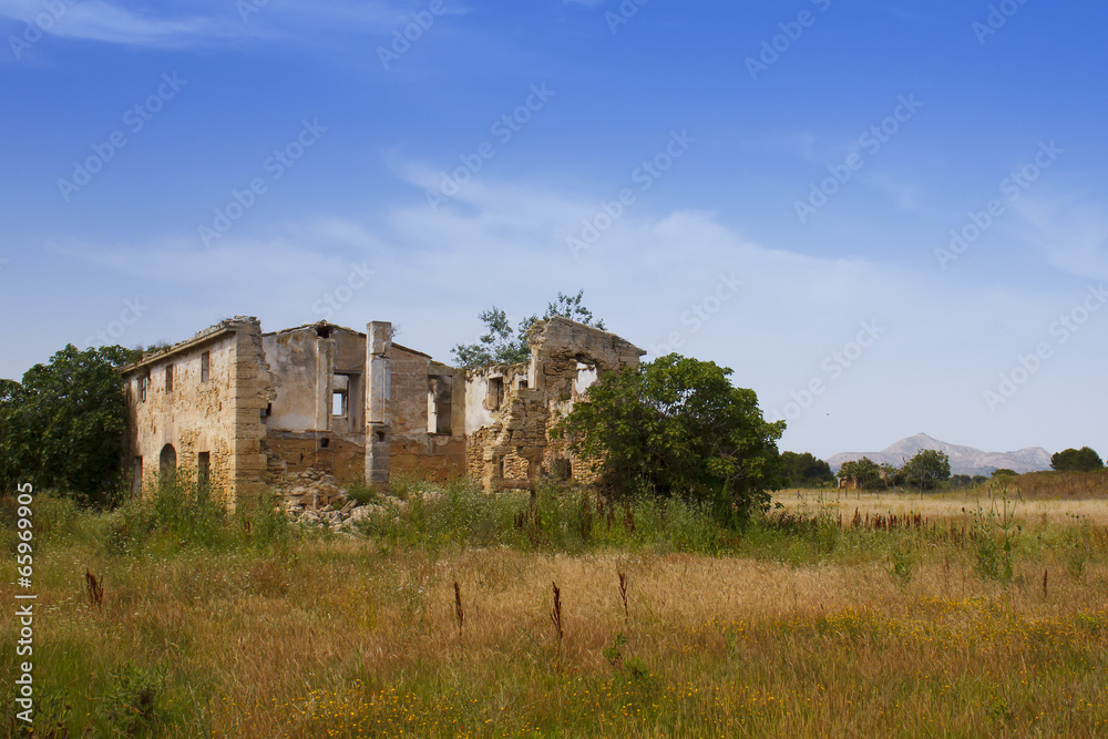Abandoned Farmhouse in countryside Abandoned Farmhouse in countryside