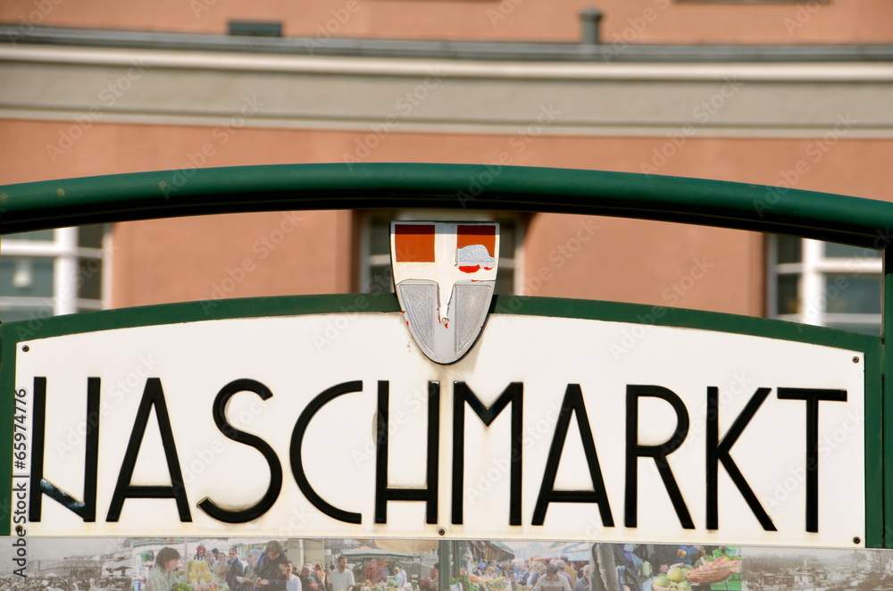Naklejka premium Naschmarkt, słynny targ spożywczy w centrum Wiednia