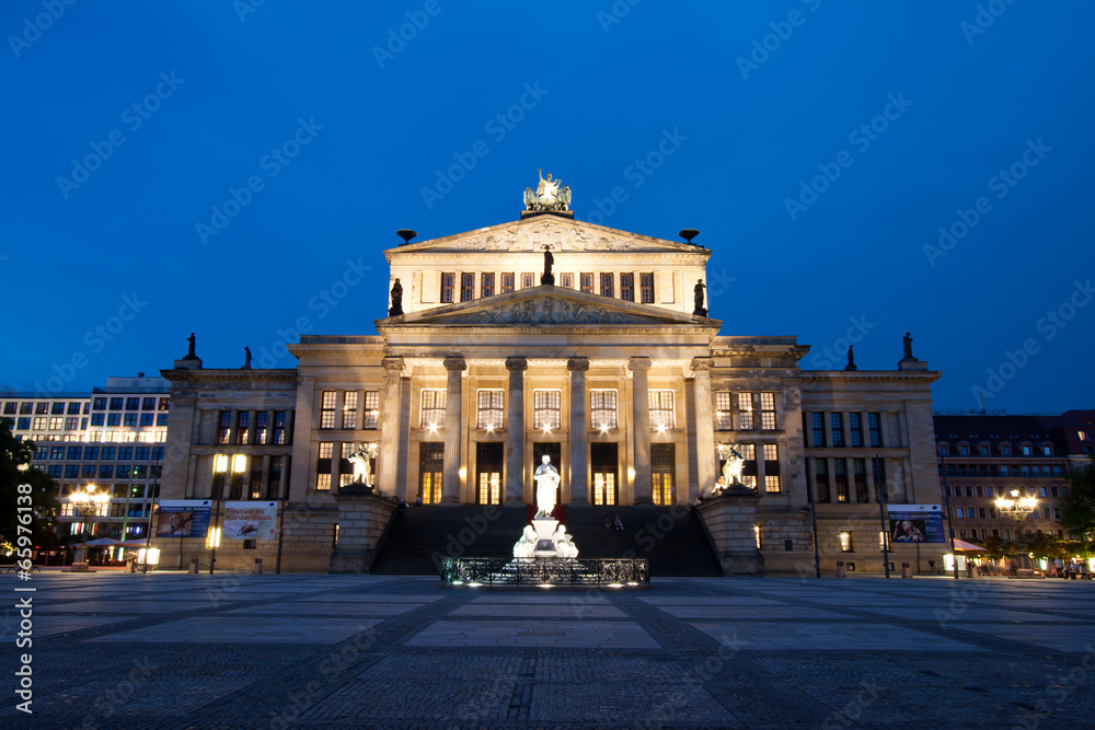 Fototapeta premium Konzerthaus Berlin in Gendarmenmarkt
