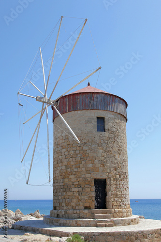 Windmühle am Hafen von Rhodos, Griechenland