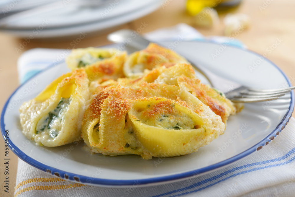 Baked lumaconi with ricotta and spinach Baked lumaconi with ricotta and spinach
