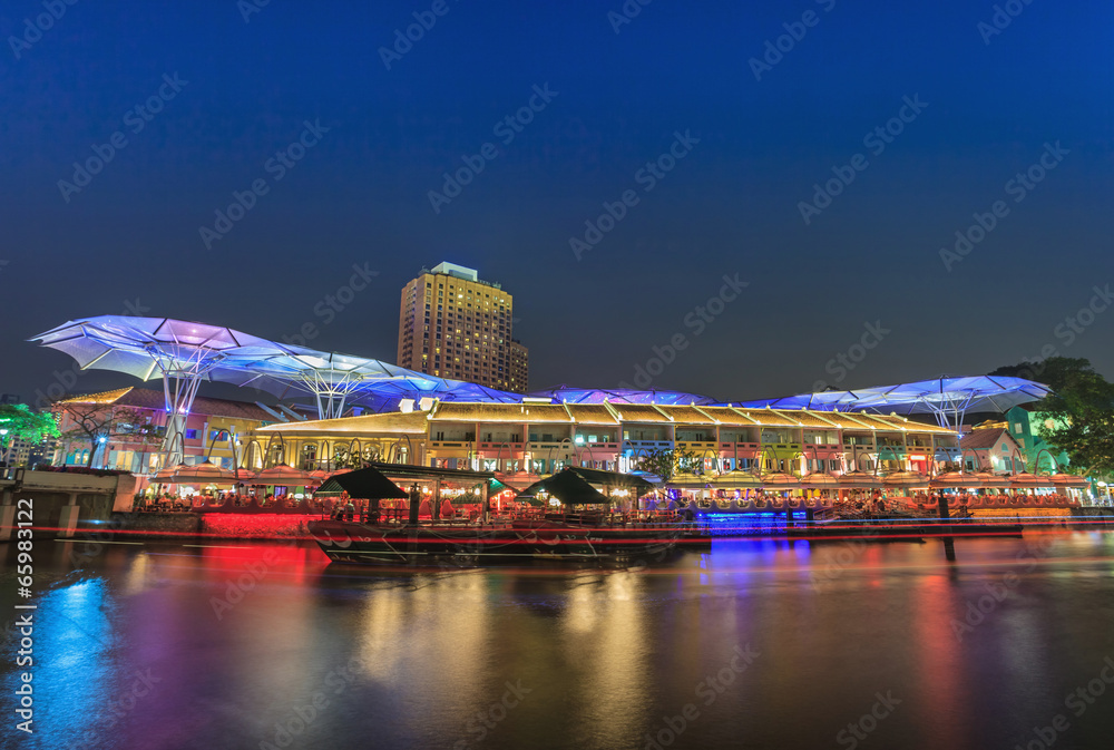 Naklejka premium Clark Quay of Singapore at night