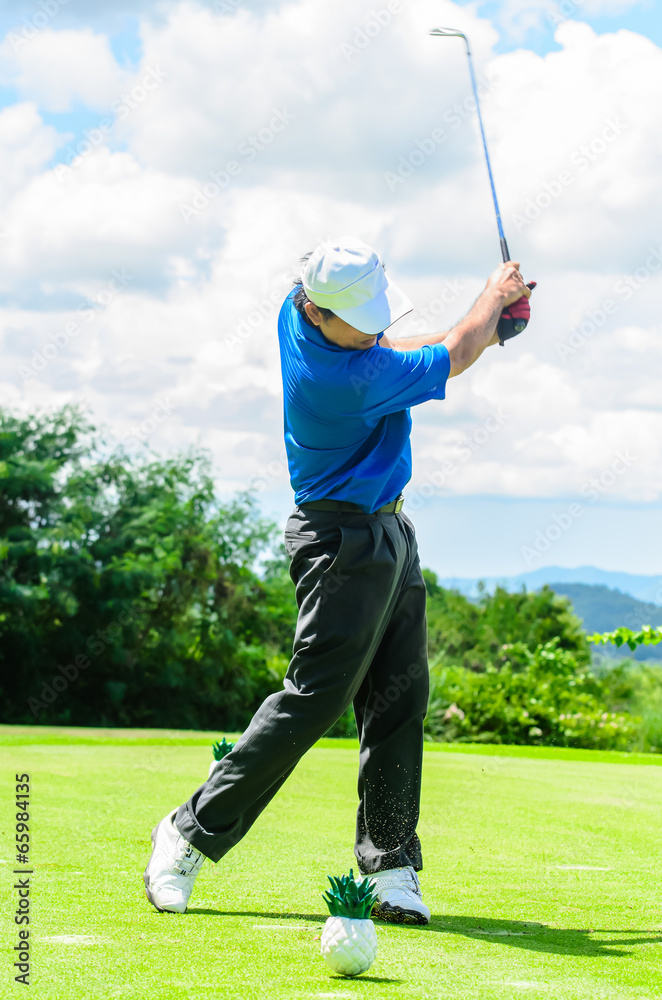 Obraz premium Golfer swinging his gear and hit the golf ball from tee to the f