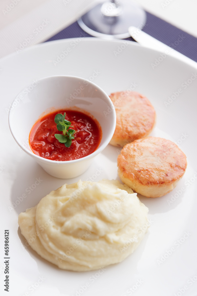 Lightly seared cutlets and potato mash Lightly seared cutlets and potato mash