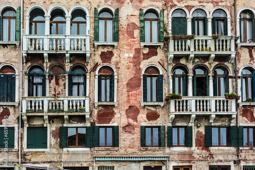 Old Venetian building © Dario Lo Presti