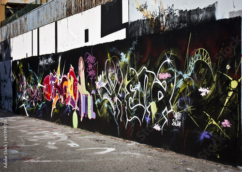 Mur de graffitis lettrage