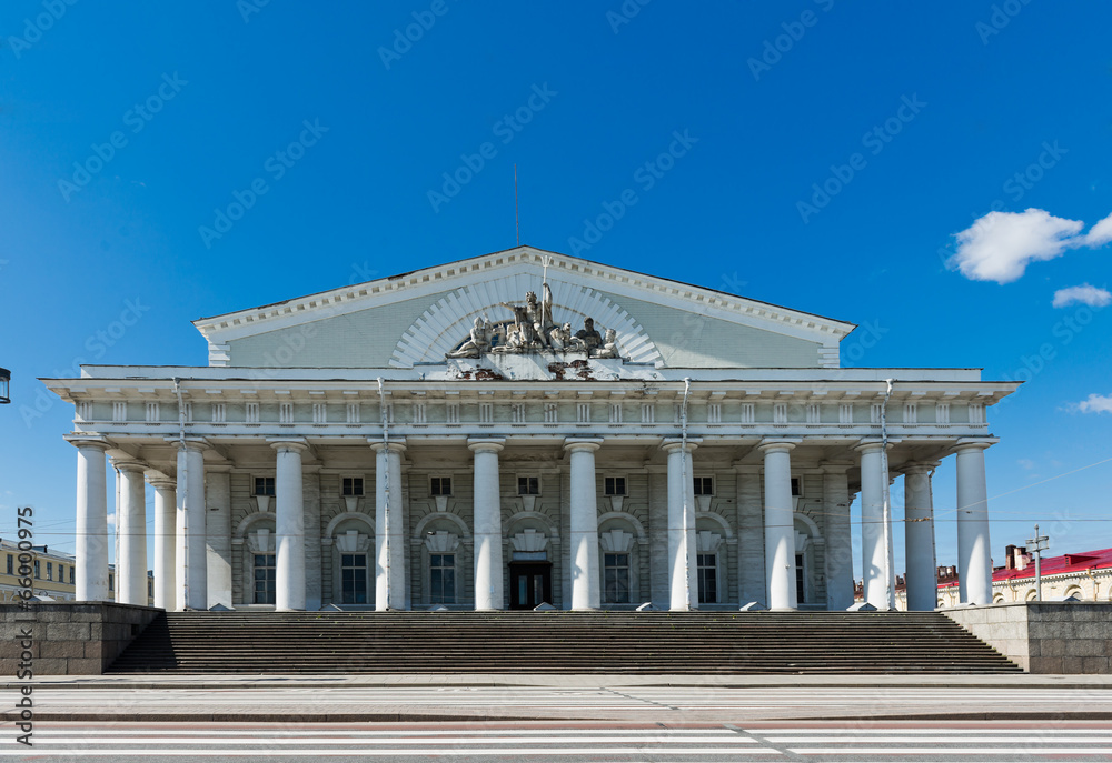 Obraz premium Portico of the Old Saint Petersburg Stock Exchange (Bourse)